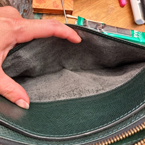 Louis vuitton taiga basically clutch - Picture 7 of 8